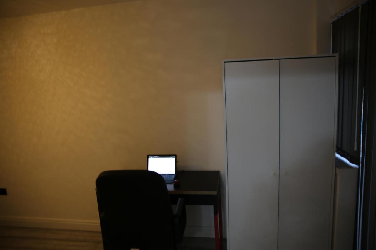 Rostron House Hotel Манчестър Екстериор снимка