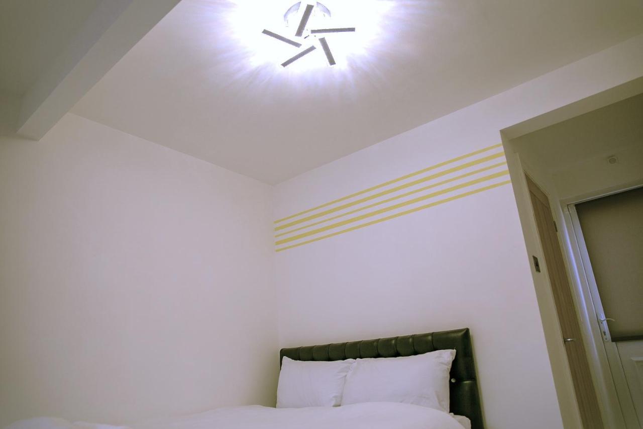 Rostron House Hotel Манчестър Екстериор снимка